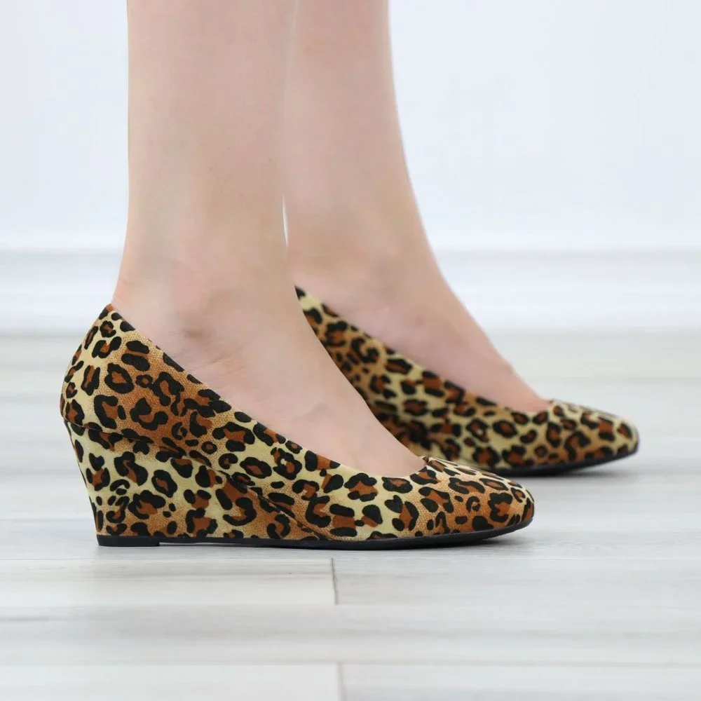 Rockabilly Faux Suede Leopard Round Toe Wedge Low Heel - Picture 4 of 11